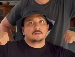 Sal Priadi Klarifikasi Foto Bareng Sitok Srengenge