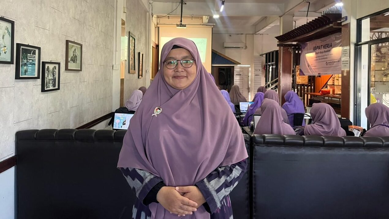 "PD Salimah Pontianak gelar Raker tahunan fokus pada program keluarga dan anak. Ketua Metasari Kartika targetkan realisasi Koperasi KOSUMA tahun ini."
