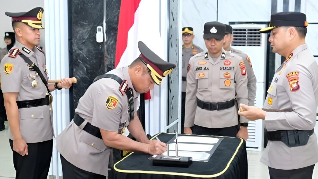 Kombes Pol Endang Tri Purwanto resmi menerima amanah sebagai Kapolresta Pontianak yang baru. (Dok: @pontianaktimurpolsek)