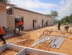 Tinjau Pembangunan Huntara di Lima Puluh Kota, Sestama BNPB Pastikan Korban Bencana Segera Dapat Hunian Layak