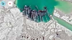 "Dua nama berinisial KRT dan JMN diduga kendalikan PETI di Sintang. Aktivitas tambang ilegal di Baning Kota-Mertiguna terus berjalan meski pernah ditindak."