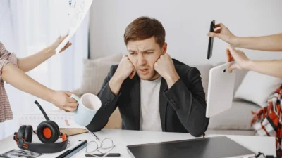 "Karir terasa mentok? Mungkin sikapmu penyebabnya. Kenali 5 sifat toksik di dunia kerja seperti Dunning-Kruger effect dan perfeksionisme yang harus dihindari."