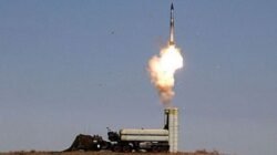 Sistem pertahanan udara S-300 meluncurkan rudal ke udara untuk menghalau target musuh. (Dok. Ist)