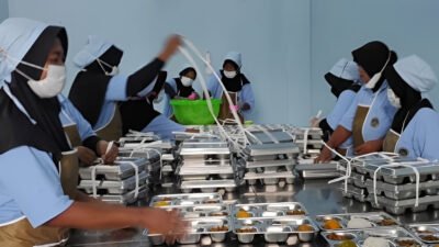 Ilustrasi - Program Makan Bergizi Gratis menawarkan gaji kompetitif hingga Rp 7 juta bagi pegawai SPPG. (Dok. Ist)