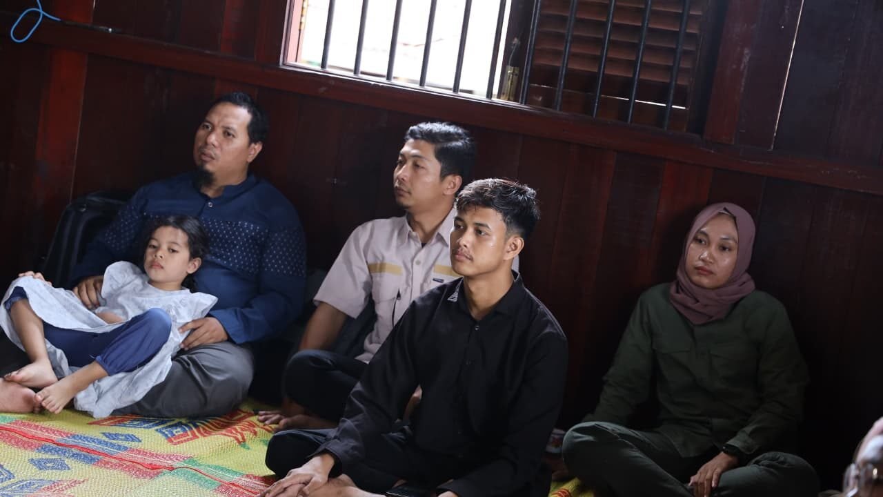 Warga dan peserta menyimak pemaparan dalam acara Diseminasi Photovoice Banjir Pontianak di Rumah Budaya Gang Hj Salmah. (Dok. HO/Faktakalbar.id)