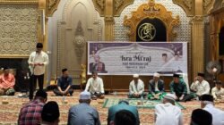 Suasana peringatan Isra Mi’raj 1447 H di Masjid Agung Oesman Al Khair, Sukadana, yang dihadiri oleh Wakapolres Kayong Utara, Bupati, dan unsur Forkopimda, Sabtu (10/1).