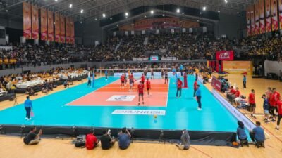 Antusiasme ribuan penonton saat menyaksikan pertandingan Proliga 2026 di GOR Terpadu Ayani, Pontianak, Minggu (11/1).
