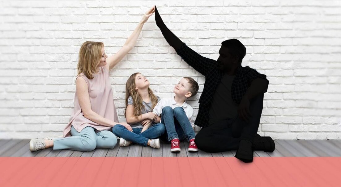 "Merasa hampa meski punya orang tua lengkap? Kenali 5 tanda fatherless atau 'father hunger' yang sering tak disadari. Pahami luka batin ini untuk mulai pulih."