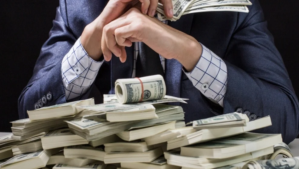 "Merasa belum sukses? Cek dulu pola pikirmu. Simak 5 tanda kamu memiliki mental kaya yang menjadi fondasi utama menuju kebebasan finansial sejati."