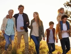 Bukan Sekadar Romantis, Ini 6 Tanda Orang Dewasa yang ‘Tangki Cintanya’ Penuh di Rumah