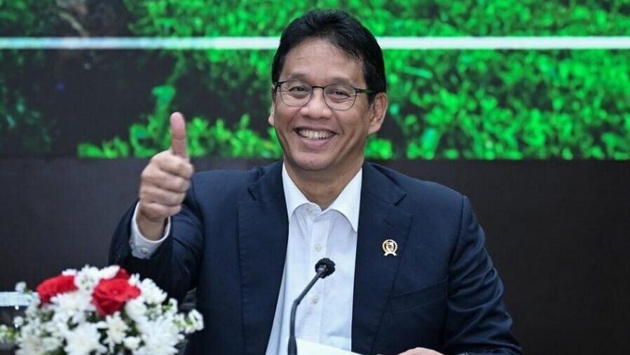 "Menkeu Purbaya merevisi target ekonomi Kuartal IV 2025 dari 5,7% menjadi 5,45%. Simak data lengkap fluktuasi ekonomi dan tekanan rupiah di Rp 16.475 yang membayangi target tahunan."