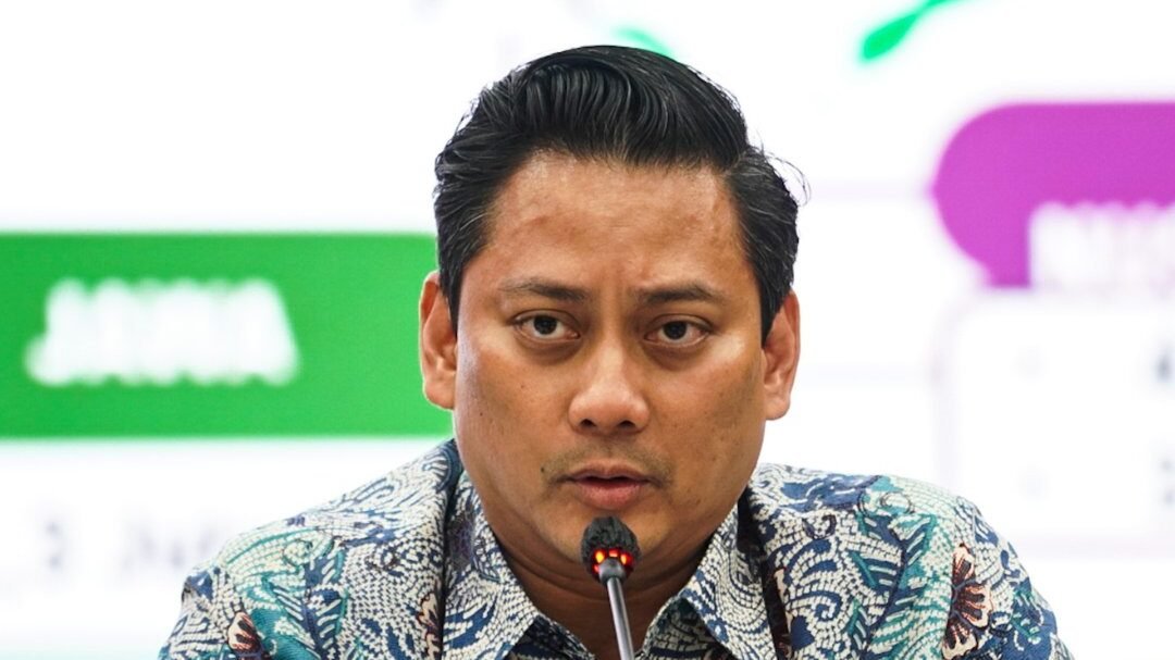 Wakil Menteri Keuangan Thomas Djiwandono memberikan paparan dalam rapat kerja pemerintah; namanya kini diusulkan sebagai calon Deputi Gubernur Bank Indonesia. (Dok. HO/Faktakalbar.id)