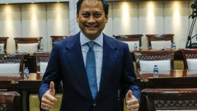 "DPR RI sepakat memilih Thomas Djiwandono sebagai Deputi Gubernur BI secara aklamasi. Misbakhun klaim terpilihnya Wamenkeu ini jadi sentimen positif penguatan rupiah ke Rp16.770."