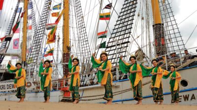 Ilustrasi - Tari Timang Banjar ciptaan Ncek Mat tahun 1921 memiliki sejarah unik. Tarian ini berfungsi sebagai ritual menolak banjir di Pontianak. (Dok. Ist)