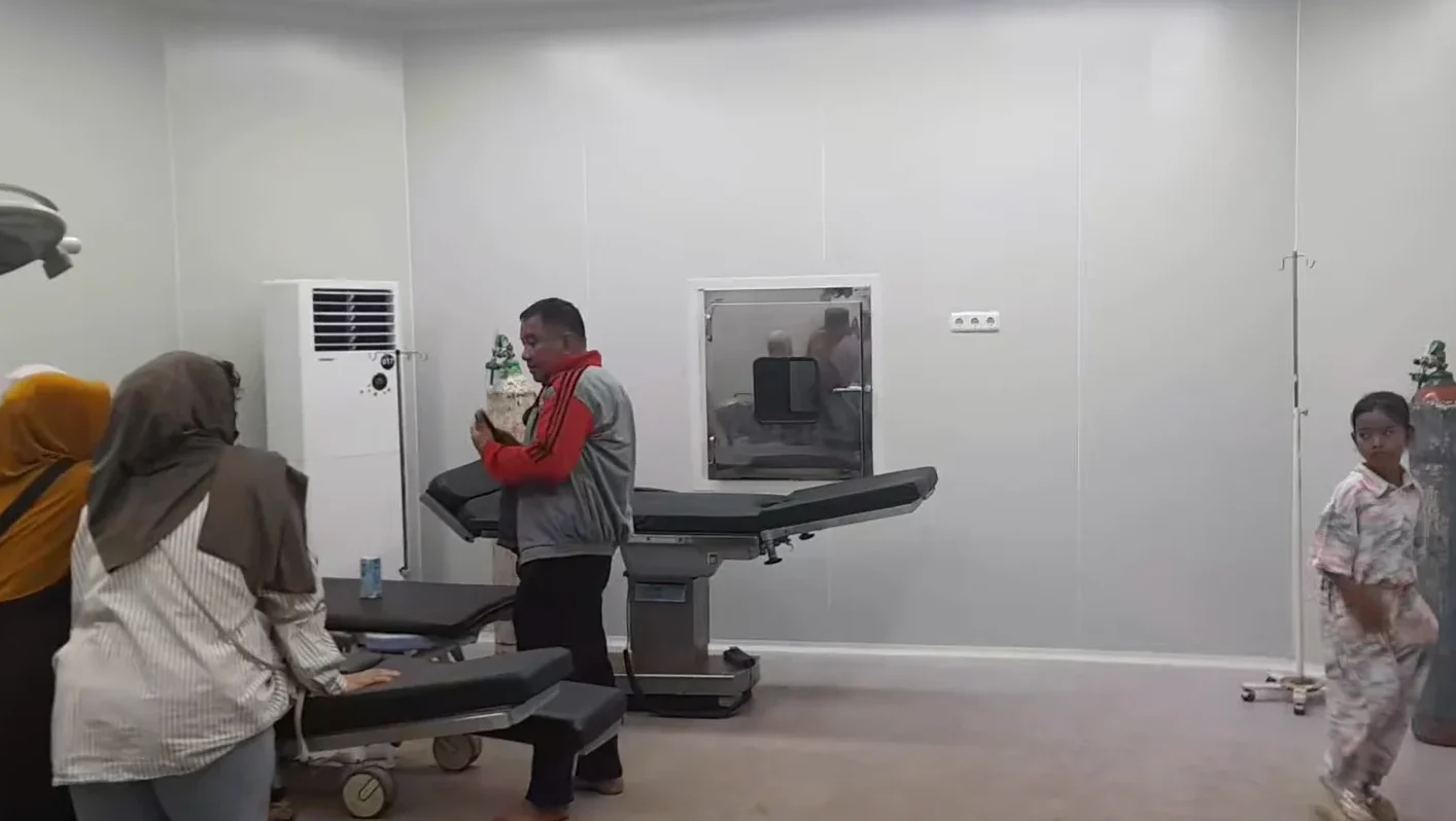 "Dua pekerja PLTU Sukabangun Ketapang tewas tertimbun debu sisa pembakaran. Polres Ketapang selidiki dugaan kuat pelanggaran prosedur K3 dalam insiden tersebut."