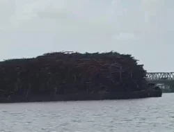 Tugboat Bermuatan Kayu Tabrak Jembatan Landak, Polairud Kalbar Pastikan Dokumen Kapal Lengkap
