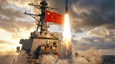 Ilustrasi peluncuran rudal balistik dari kapal perang. China baru saja menerbitkan NOTAM di dekat Taiwan untuk uji coba rudal hipersonik YJ-20 yang dijuluki "pembunuh kapal induk". (Dok. Ist)