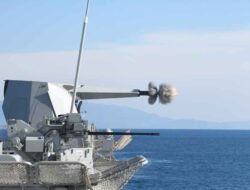 KRI Prabu Siliwangi-321 Sukses Laksanakan Uji Tembak Perdana Meriam 76 mm