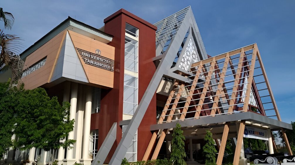 Gedung Universitas Tanjungpura. (Dok. Ist)