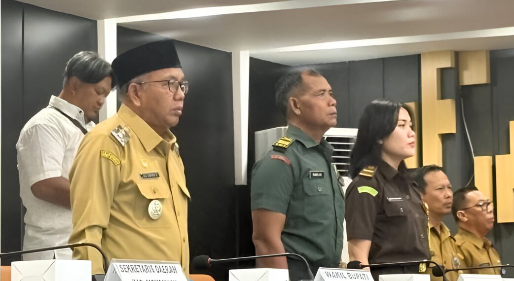 Wabup Mempawah Juli Suryadi instruksikan TPID segera sidak pasar jelang Ramadan. (Dok: @prokopim_mempawah)