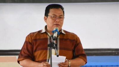 Wakil Bupati Kubu Raya, Sukiryanto, memberikan sambutan saat membuka acara Gashuku Nasional Shorinji Kempo Wilayah Kalimantan Barat di Gedung Graha Pramuka. (Dok. HO/Faktakalbar.id)