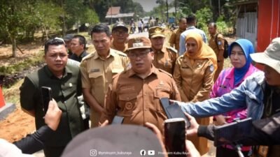 Wakil Bupati Kubu Raya Sukiryanto memberikan keterangan kepada awak media usai menghadiri Musrenbang di Kecamatan Kuala Mandor B. (Dok. HO/Faktakalbar.id)