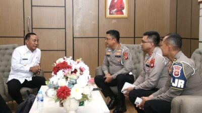 Wakil Gubernur Kalimantan Barat, Krisantus Kurniawan, saat menerima audiensi Dirlantas Polda Kalbar, Kombes Pol Valentinus Asmoro, di Kantor Gubernur Kalbar, Rabu (14/1), guna membahas optimalisasi tilang elektronik.