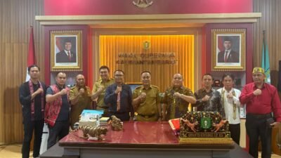 Wakil Gubernur Kalimantan Barat, Krisantus Kurniawan, saat menerima audiensi Sekjen MADN dan Panitia Naik Dango ke-41 untuk membahas persiapan acara di Kabupaten Kubu Raya, Senin (19/1).