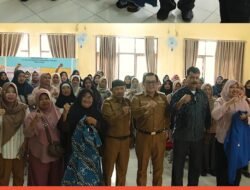 Wawako Singkawang Serahkan Baju Posyandu, Apresiasi Dedikasi Kader