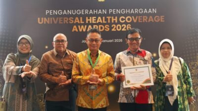 Wali Kota Pontianak Edi Rusdi Kamtono menerima penghargaan Universal Health Coverage (UHC) Awards 2026 di Jakarta. (Dok. HO/Faktakalbar.id)