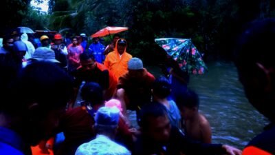 Banjir Padang Pariaman rendam 50 rumah di tiga kecamatan.