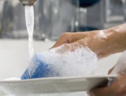 Waspada, Rumah Tak Sepenuhnya Aman! Hindari 5 Aktivitas Ini Saat Hujan Petir