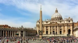 "Ingin pindah warga negara? Pikir ulang jika tujuannya ke sini. Simak daftar 10 negara tersulit dapat kewarganegaraan, mulai dari Qatar, Swiss, hingga Jepang."