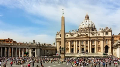 "Ingin pindah warga negara? Pikir ulang jika tujuannya ke sini. Simak daftar 10 negara tersulit dapat kewarganegaraan, mulai dari Qatar, Swiss, hingga Jepang."