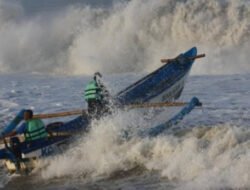 BMKG Keluarkan Peringatan Dini, Waspada Gelombang Laut Tinggi 4 Meter di Perairan Jawa hingga NTB