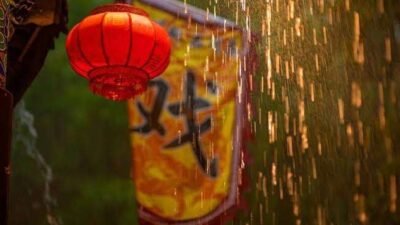 "Simak 4 tanda keberuntungan saat perayaan Imlek 2577 Kongzili, mulai dari fenomena hujan hingga filosofi di balik sajian ikan utuh."