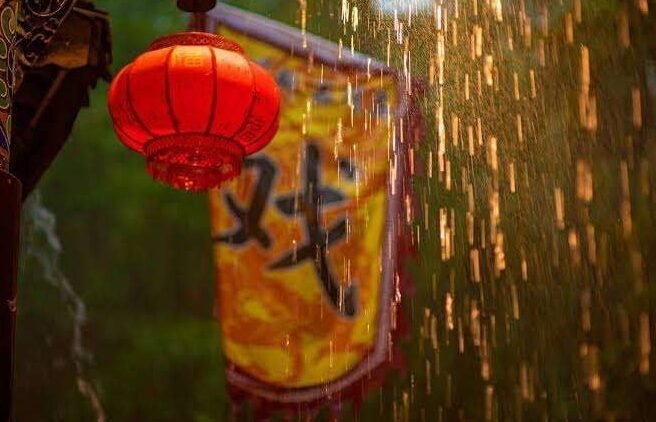 "Simak 4 tanda keberuntungan saat perayaan Imlek 2577 Kongzili, mulai dari fenomena hujan hingga filosofi di balik sajian ikan utuh."