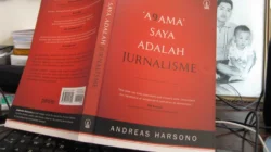 "Ingin meningkatkan skill menulis dan investigasi? Simak 5 buku wajib jurnalis ini untuk mempertajam insting berita, etika, dan teknik storytelling kamu"