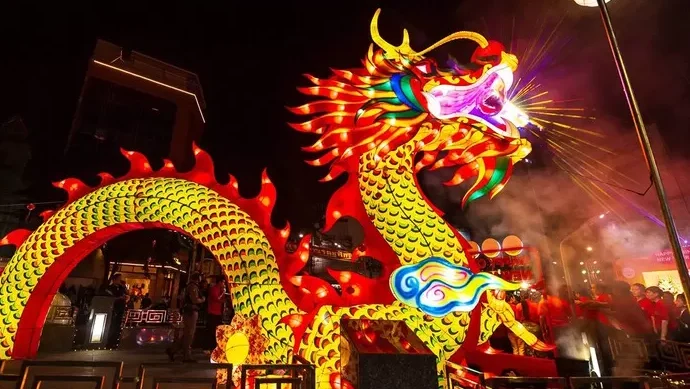 "Simak 5 fakta menarik tentang perayaan Imlek 2577 Kongzili di tahun 2026, mulai dari legenda monster Nian hingga filosofi di balik larangan menyapu rumah."