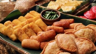 "Jangan sampai momen buka puasa terganggu. Simak 5 pantangan menu bukber yang wajib dihindari oleh penderita asam lambung atau GERD agar perut tetap nyaman. "
