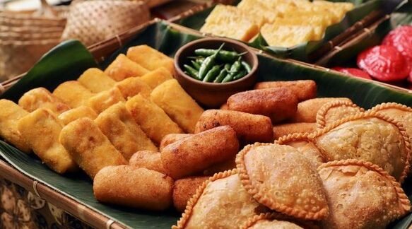 "Jangan sampai momen buka puasa terganggu. Simak 5 pantangan menu bukber yang wajib dihindari oleh penderita asam lambung atau GERD agar perut tetap nyaman. "