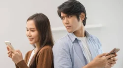 "Kenali 5 tindakan microcheating yang sering tidak disadari namun berisiko merusak kepercayaan. Pahami batasan dalam hubungan agar tetap sehat dan harmonis. "