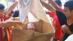 "Temukan 5 tradisi unik pernikahan di Kalbar yang penuh makna, mulai dari Arakan Pengantin Melayu hingga tradisi Nangkong Suku Dayak. Simak selengkapnya di sini!"