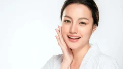 "Merasa wajah cepat kusam dan lelah saat beraktivitas? Simak 6 cara mudah menjaga penampilan tetap segar, berenergi, dan glowing dari pagi hingga malam hari."