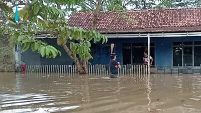 BPBD Provinsi Lampung dan BPBD Kabupaten Lampung melakukan kaji cepat dilokasi terdampak banjir pada Kecamatan Kotabumi, Kabupaten Lampung Utara, Provinsi Lampung pada Rabu (4/2). Sumber foto : Pusdalops BPBD Provinsi Lampung