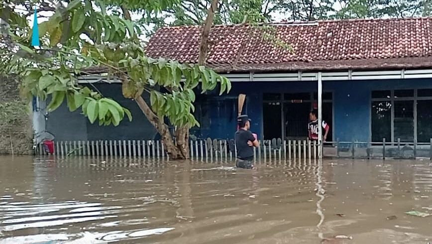 BPBD Provinsi Lampung dan BPBD Kabupaten Lampung melakukan kaji cepat dilokasi terdampak banjir pada Kecamatan Kotabumi, Kabupaten Lampung Utara, Provinsi Lampung pada Rabu (4/2). Sumber foto : Pusdalops BPBD Provinsi Lampung