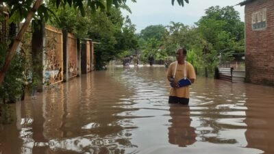 Banjir menggenangi Desa Muer dan Desa Brang Kolong, Kecamatan Plampang di Kabupaten Sumbawa, Nusa Tenggara Barat pada Sabtu (21/2). (Dok. BPBD Sumbawa)