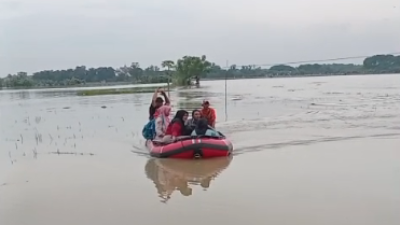 Banjir merendam 15 desa dan kelurahan di 7 kecamatan yang ada di Kabupaten Karawang, Provinsi Jawa Barat. Banjir akibat jebolnya tanggul sungai di Desa Muara, pada Minggu (1/2). (Sumber foto: BPBD Kabupaten Karawang)