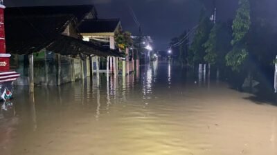 Banjir yang melanda Kabupaten Sukoharjo, Provinsi Jawa Tengah pada Minggu (22/2) menggenangi permukiman warga di Kecamatan Polokarto, Mojolaban, dan Grogol akibat hujan berintensitas tinggi. (Dok. BPBD Kabupaten Sukoharjo)