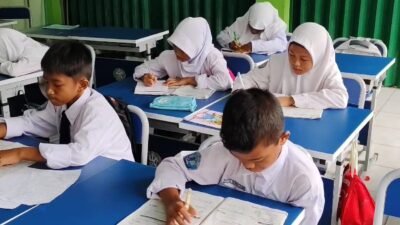 Disdikbud Kota Pontianak mengubah jam sekolah dan meliburkan PAUD akibat kualitas udara yang memburuk.